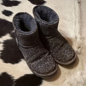 BearPaw Gray Leopard Print Slippers